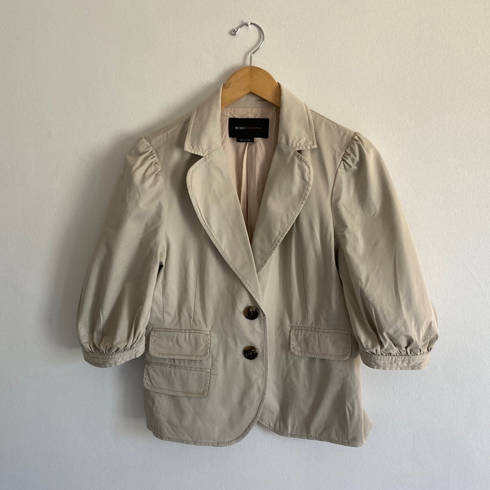 BCBG MAX AZRIA blazer/jacket. Size 6.